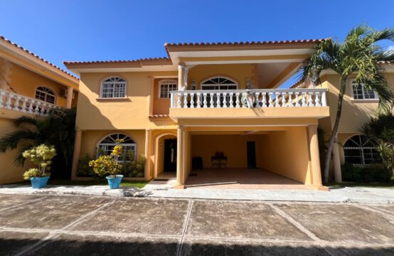 COMODA CASA EN JUAN DOLIO 3 HABITACIONES, 3.5 BAÑOS